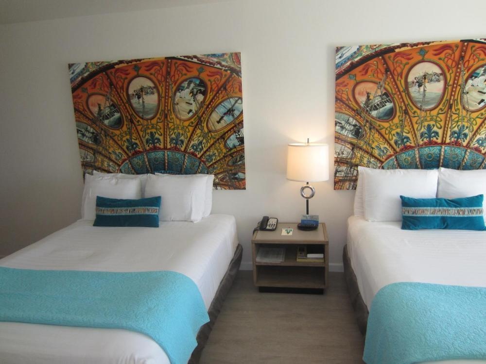 Carousel Beach Inn